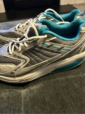 Women's Gray Athletic Walking Shoes with Teal Accents